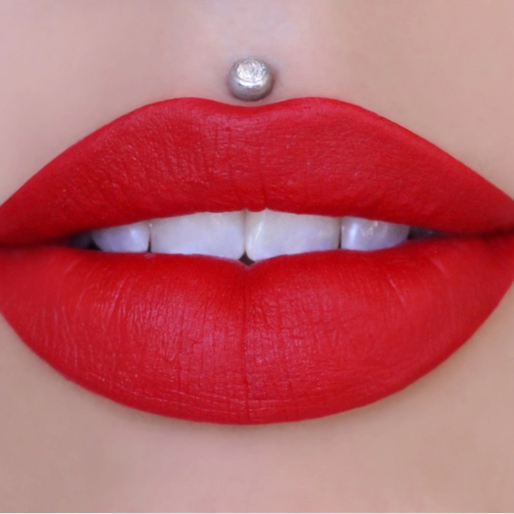 Jeffree Star Cosmetics Velour Liquid Lipstick - Redrum (Bold Red) - NWB